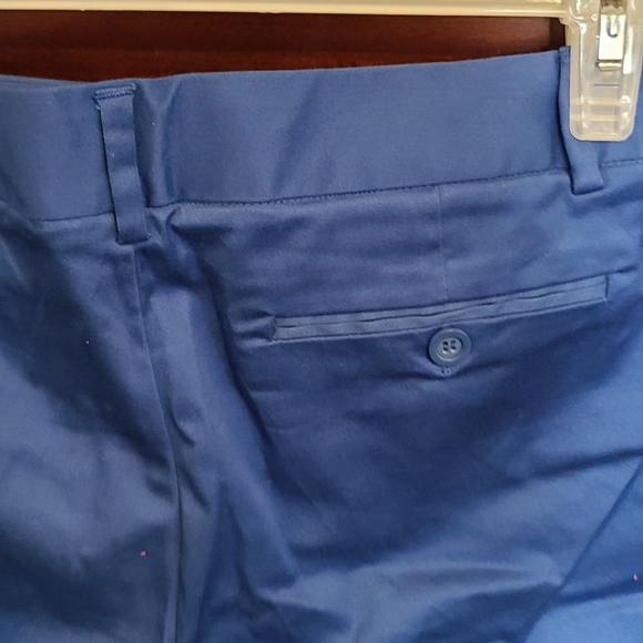 Blue knee length shorts - Picture 5 of 9